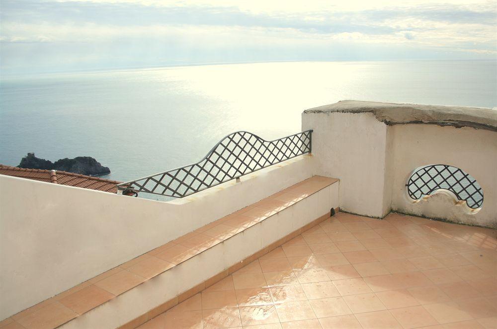 Villa Belvedere Amodeo - Terrace, Seaview, Wifi กองกาเดมารีนี ภายนอก รูปภาพ